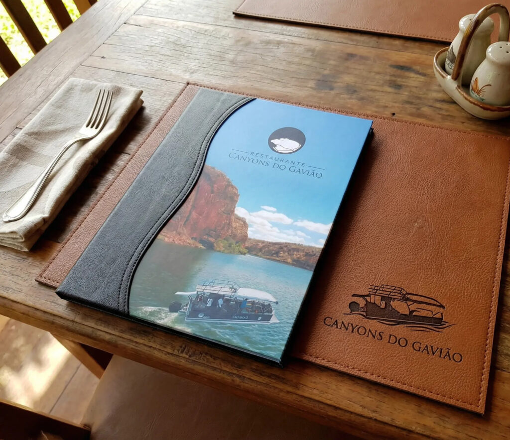 KIT de 20 Cardápios c/ Capa personalizada - A4 + 50 Jogo Americano