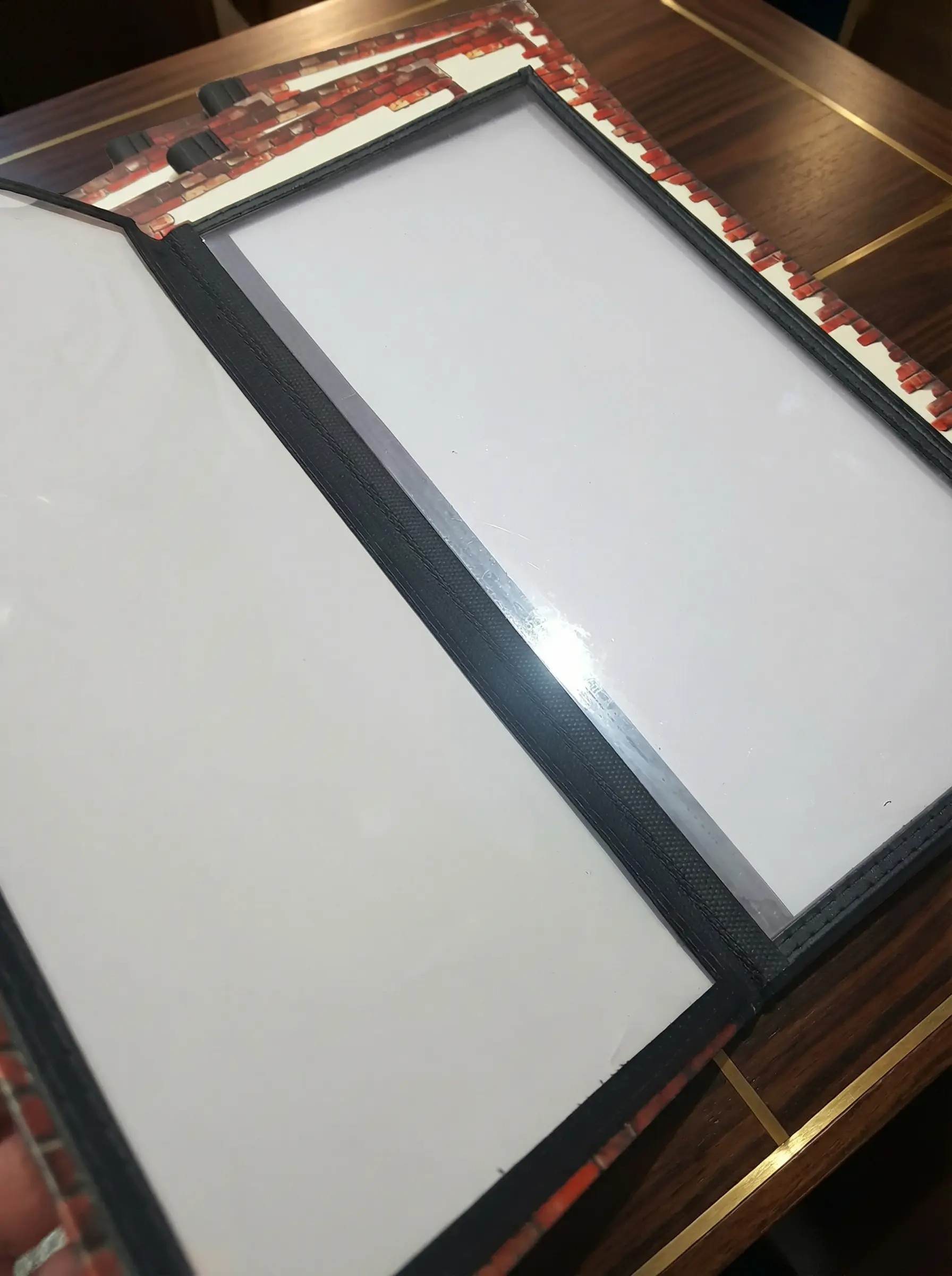 plastico interno acabamento preto