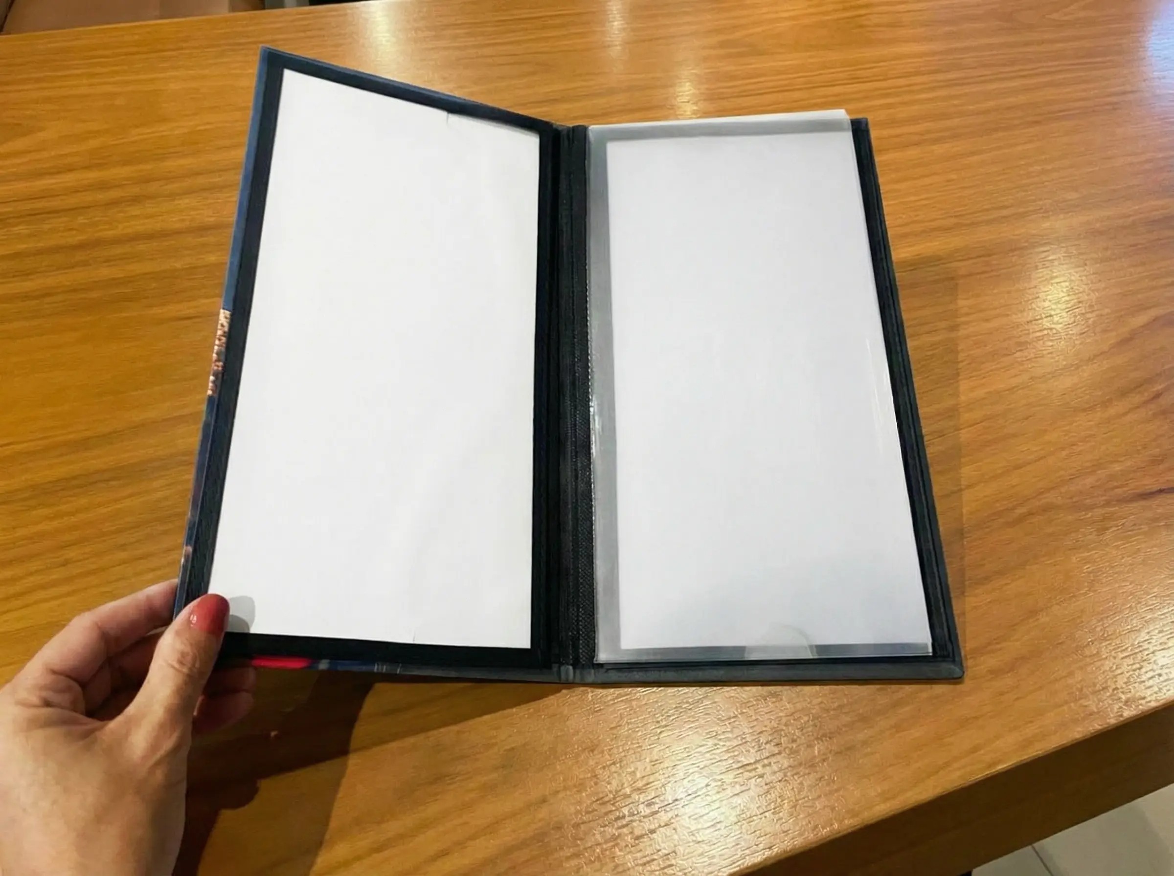 KIT de 10 Cardápios c/ Capa personalizada - 16x30cm + 5 Porta Comandas - Imagem 2
